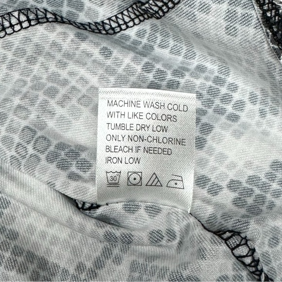 Tail Golf Quarter-Zip Tank UPF 50 Snakeskin Black and White Size Small NWT - Picture 8 of 9